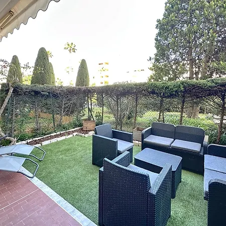 Cozy With Garden And Parking In カンヌ